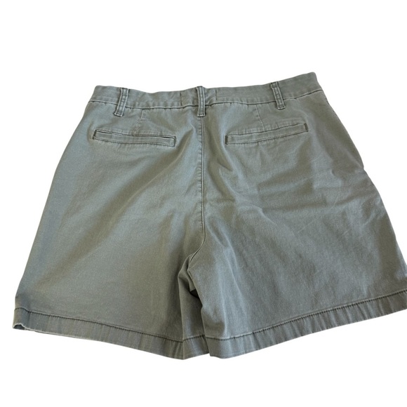 Anne Klein Olive Green Khaki Style Shorts - Picture 3 of 7